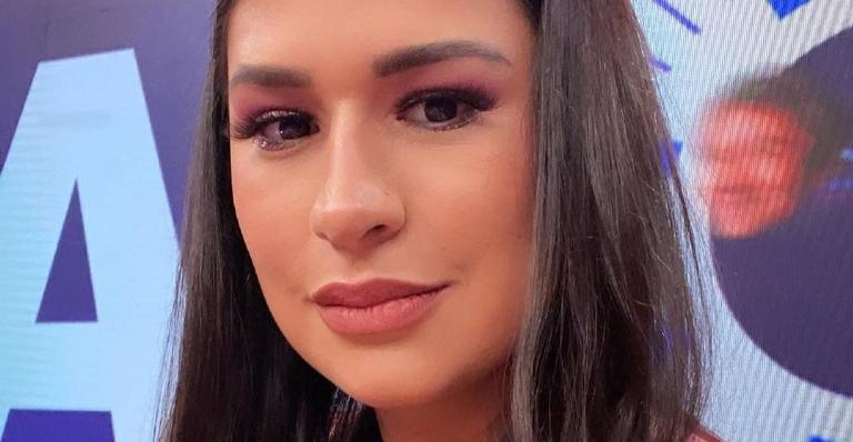 Coruja! Simone mostra o rostinho da herdeira e se derrete: ”Olhos da mamãe”