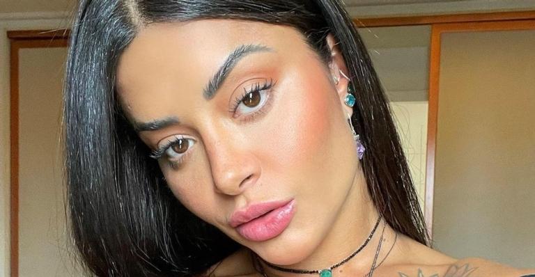 Em Noronha, Aline Riscado exibe corpaço sarado de biquíni fio dental em barco: ”Uma sereia”