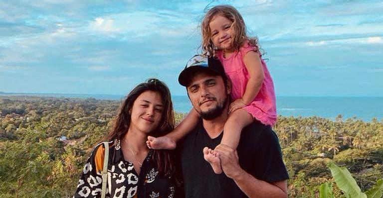 Bruno Gissoni compartilha lindo clique em família em meio à natureza: ”Que vibe”