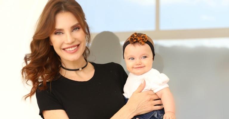 Júlia Pereira realiza ensaio do Dia das Mães e fala sobre a maternidade: ”Renasci”