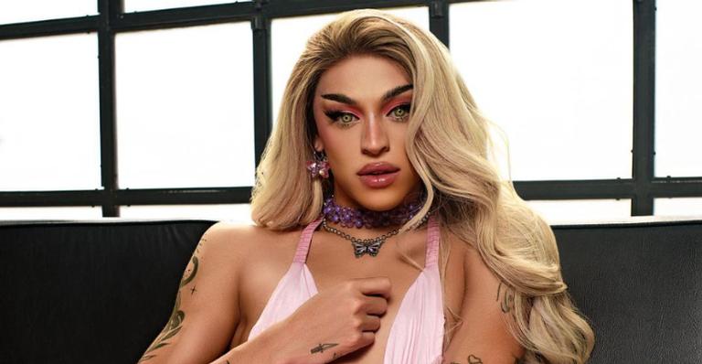 Pabllo Vittar divulga trecho do novo single e deixa os fãs animados: ”Quero na minha mesa agora”