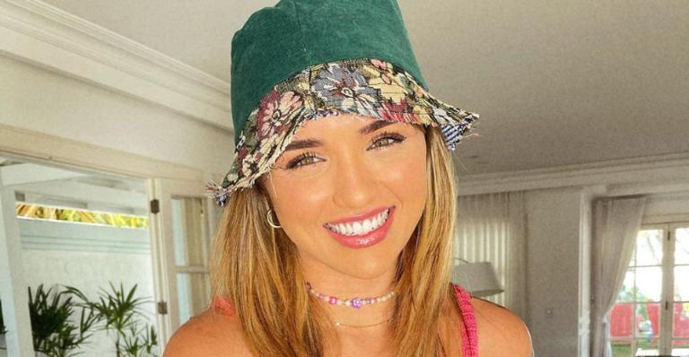 Rafa Kalimann surge coladinha com sua cachorrinha e encanta fãs: ”Lindas!”