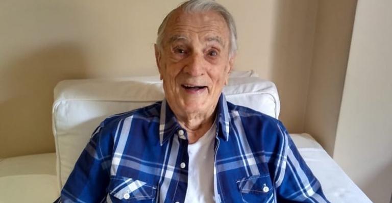 Aos 101 anos, Orlando Drummond é internado com quadro grave