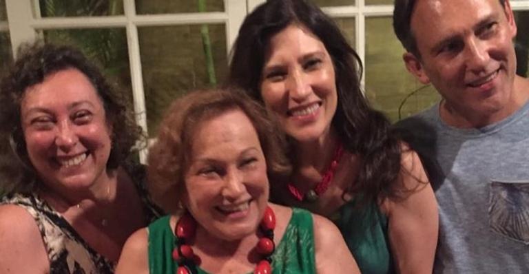 Beth Goulart faz atualização do estado de saúde da irmã, Bárbara: ”Reagindo muito bem”