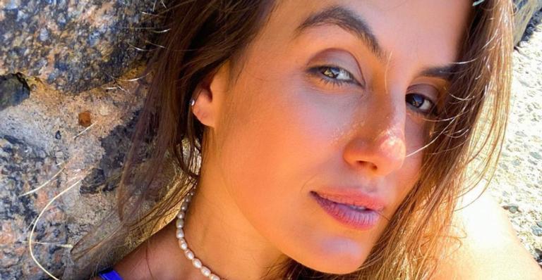 Carol Peixinho arranca suspiros da web em clique de biquíni: ”Uma vez diva, sempre diva”
