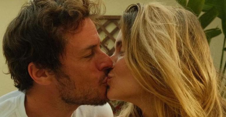 Carolina Dieckmann celebra aniversário de casamento com Tiago Worcman: ”14 anos do nosso sim!”