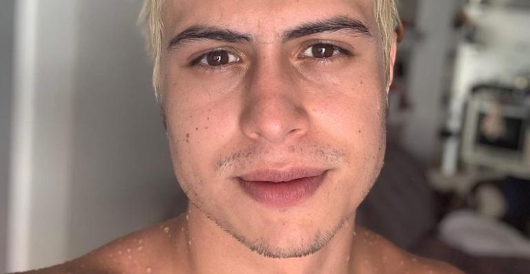 Descamisado, Francisco Vitti faz declaração de amor aos cães: ”Por isso tô solteiro faz tempo”