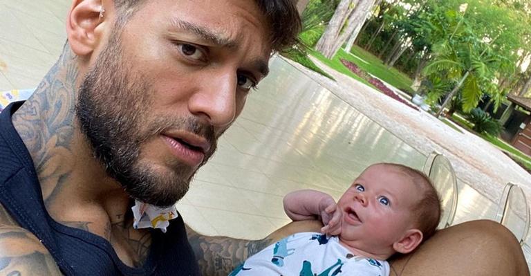 Lucas Lucco posta clique encantador ao lado do filho e da esposa: ”Que amor de foto”