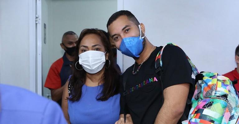 Mãe de Gilberto, do BBB21, faz sucesso na web, ganha 300 mil seguidores e vira influencer
