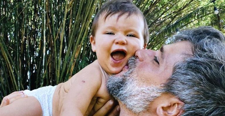 Bruno Gagliasso faz declaração nos 10 meses de seu caçula com fotos hilárias