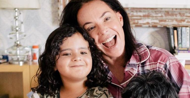 Carolina Ferraz abre o coração ao celebrar aniversário de 6 anos da filha: ”Só me traz alegrias”