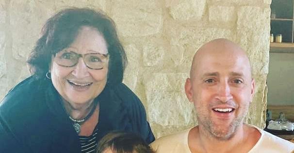 Mãe de Paulo Gustavo agradece todas as orações e carinho após a morte do filho