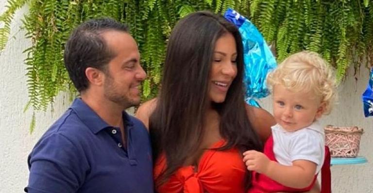 Thammy Miranda compartilha cliques com a esposa e o filho e faz belíssima declaração: “Cada luta vale a pena!”