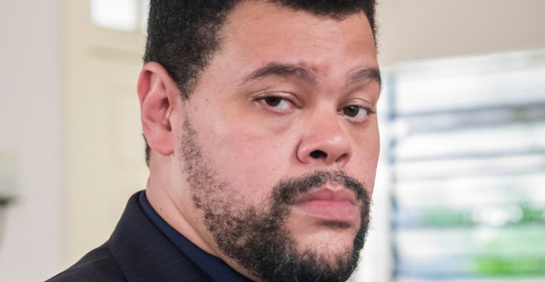 Babu Santana celebra retorno as telinhas em ‘Salve-se Quem Puder’: ”Tô super feliz”