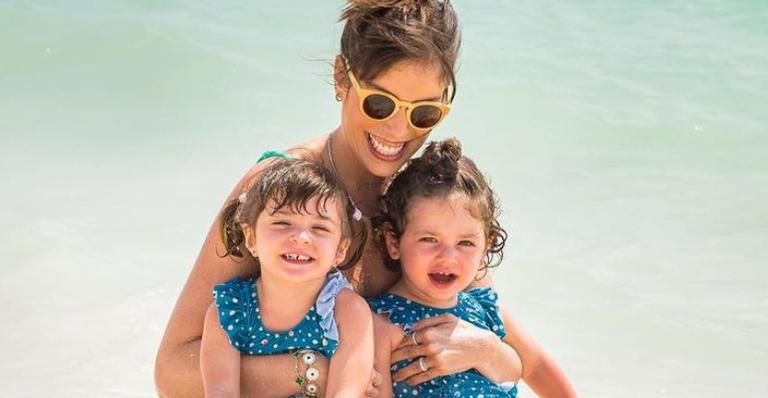 Fabiana Justus exibe clique encantador ao lado de suas filhas: ”Melhor coisa do mundo”