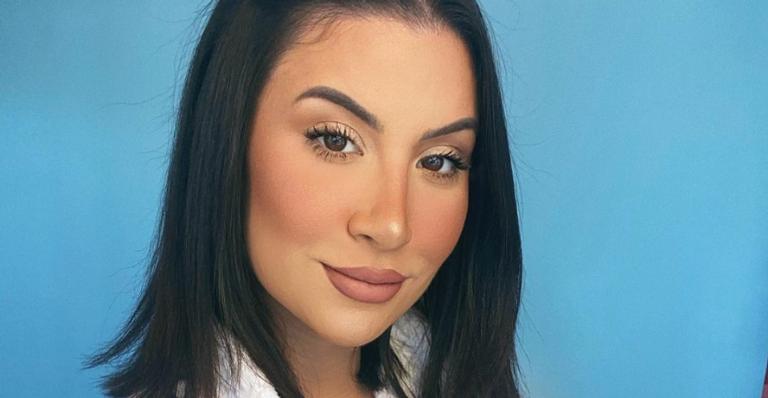 Bianca Andrade mostra barriguinha de 6 meses em clique no espelho e brinca: ”Tô muito grávida”