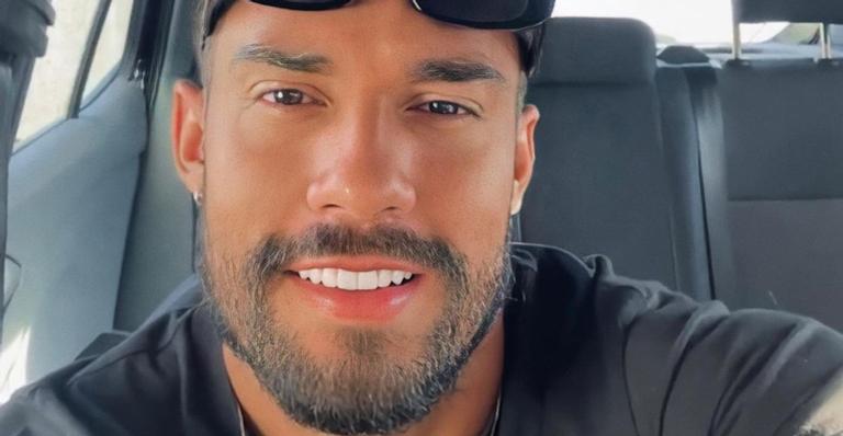 Sem camisa, Bil Araújo sensualiza nas redes sociais e eleva temperaturas: ”Maravilhoso”