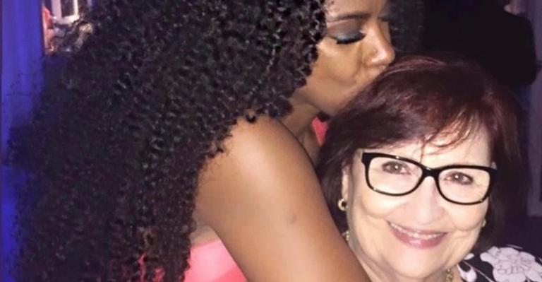 Cris Vianna manda recado carinhoso para Dona Déa Lúcia: ”Que potência você é”