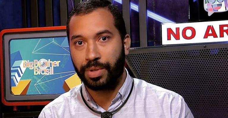 Ex-BBB 21 Gilberto revela que foi contratado pela Globo: ”Estou muito chique”