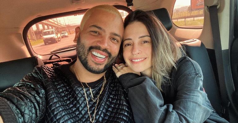 Projota e Tamy Contro surgem em clima romântico em suas Bodas de Algodão