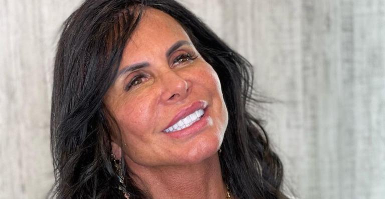 Em vídeo quente, Gretchen deixa micro short aberto e rebola muito com o marido: ”Que corpo ein!”