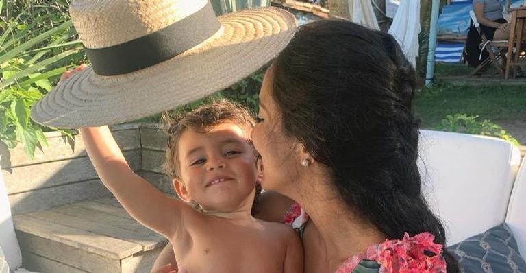 Jade Seba enche a web de amores ao postar sequência de cliques sorridentes de Zion