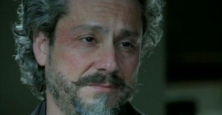José Alfredo se revolta e ofende o próprio filho em ‘Império’