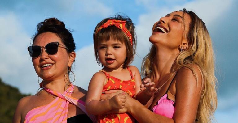 Sabrina Sato celebra a alta hospital da irmã, Karina, após Covid-19: ”Não paro de me emocionar”
