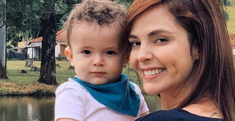 Com Benjamin, Titi Müller alerta fãs sobre importância de manter a carteira de vacinação em dia