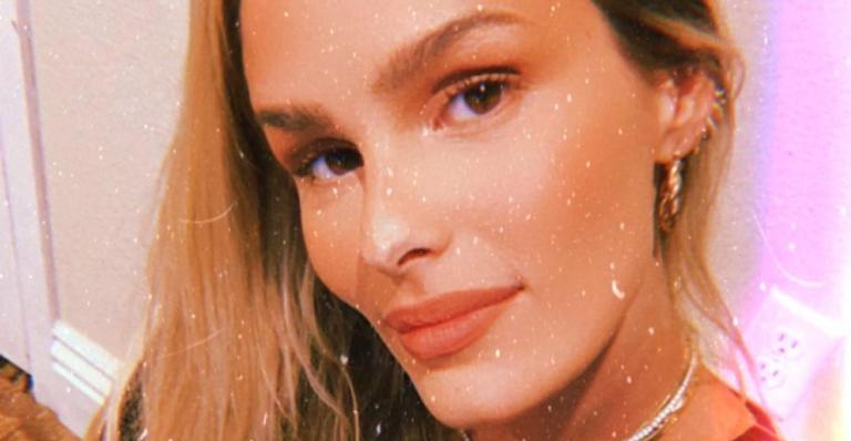 Yasmin Brunet surge deslumbrante em selfie e recebe chuva de elogios: ”Musa”