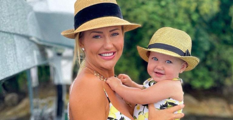 Ana Paula Siebert flagra a filha em seu closet e se diverte: ”Já está abrindo as gavetas”