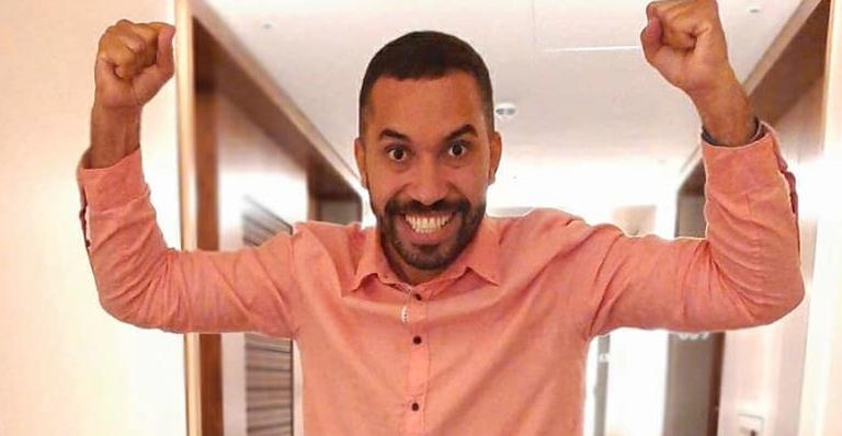 Gilberto Nogueira, do BBB21, revela que lançará livro sobre sua vida: ”Um ato de resistência”