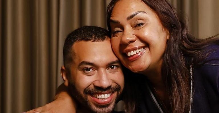 Mãe de Gilberto Nogueira lamenta ataque homofóbico sofrido pelo filho: ”Vamos ter respeito”