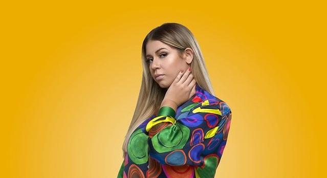 Marília Mendonça canta com a mãe, Ruth, e o irmão caçula, Gustavo, em live inédita