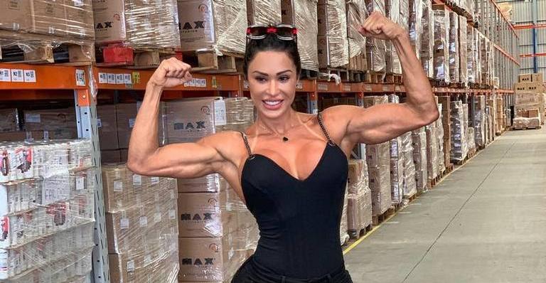 Gracyanne Barbosa abre o bumbum ao fazer pole dance e chama atenção