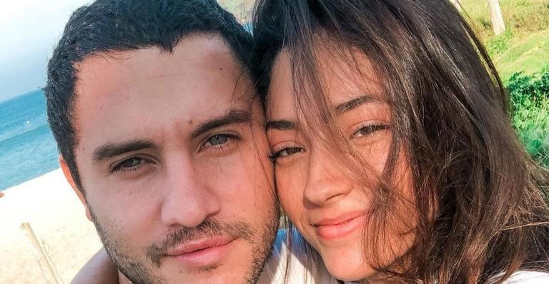 Carol Oliveira anuncia que se casou em Buenos Airesw com o também ator Juan Ciancio