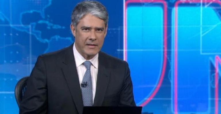 William Bonner vira assunto na web após apresentar o ‘Jornal Nacional’ com novo visual