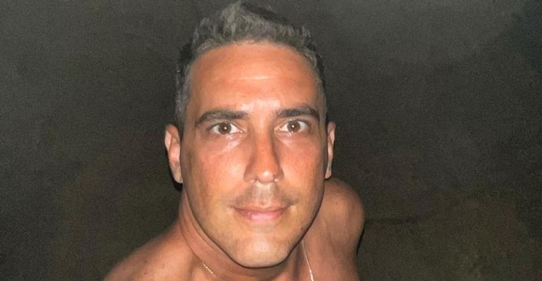 André Marques é picado por vespa em gravações de ‘No Limite’: ”Acho que deu ruim pra mim”