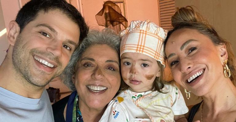 Duda Nagle celebra o aniversário ao lado de Sabrina Sato, Zoe e sua mãe, Leda Nagle