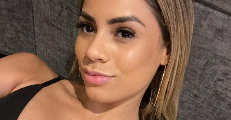 De biquíni, Lexa aproveita passeio de lancha e ganha elogios dos fãs: ”Deusa”