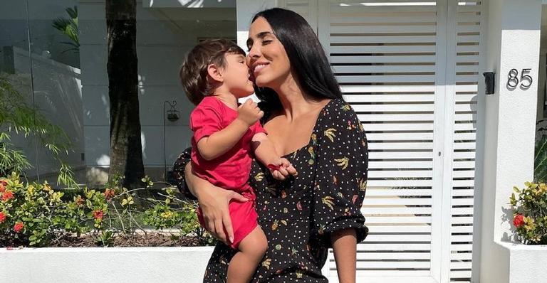 Jade Seba e Zion surgem abraçadinhos em registro perfeito