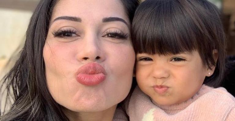 Mayra Cardi compartilha registros divertidos da filha e explode o fofurômetro: ”Princesa”