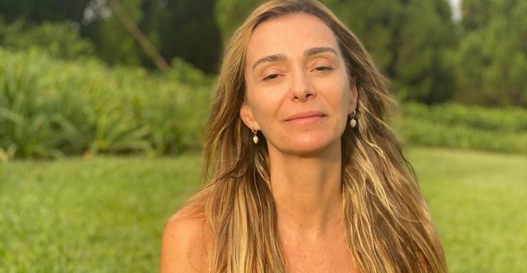 Mônica Martelli admira o pôr do sol ao lado das amigas Ingrid Guimarães e Carol Trentini