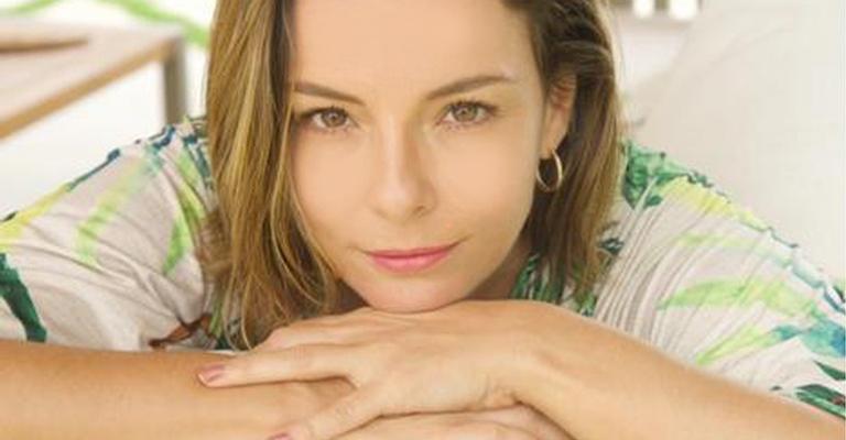 Regiane Alves surge lindíssima na web e conquista elogios: ”Belíssima, maravilhosa”