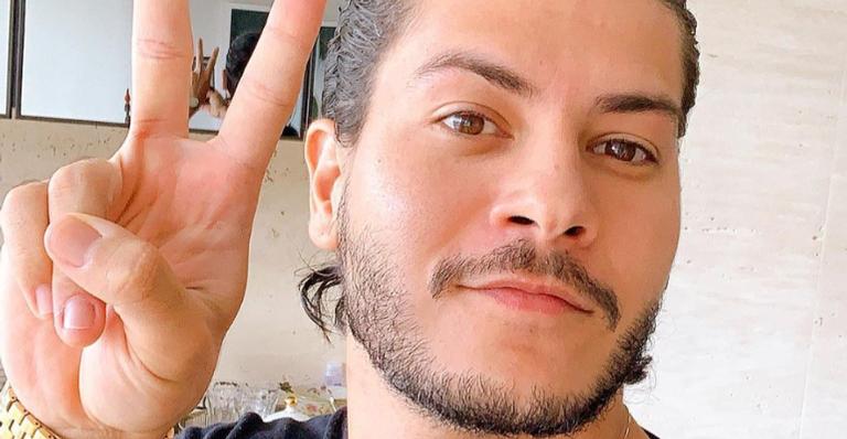 Arthur Aguiar prova que havia previsto ‘Super Dança dos Famosos’ e diverte web