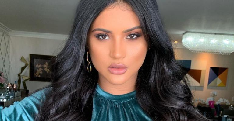 Mileide Mihaile surge de body transparente em bastidores de ensaio fotográfico e eleva a temperatura