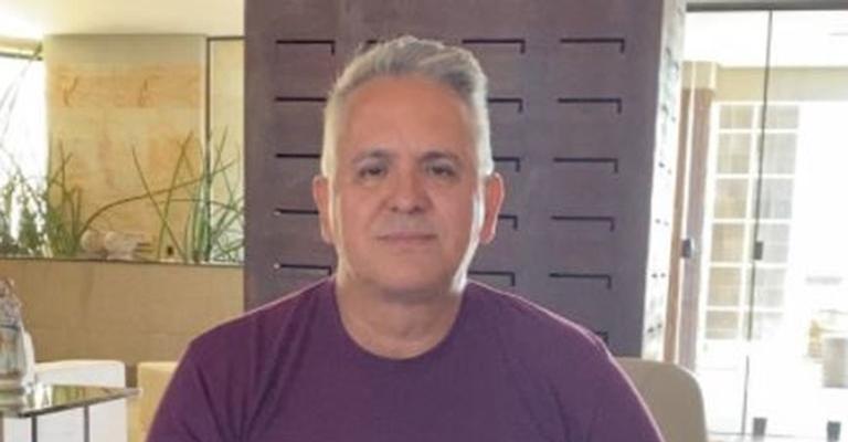 Orlando Morais compartilha clique com a família e se declara: ”Foto que aquece meu coração”