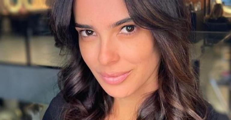 Vera Viel ostenta barriga negativa e recebe chuva de elogios: ”Conta o segredo dessa barriga”