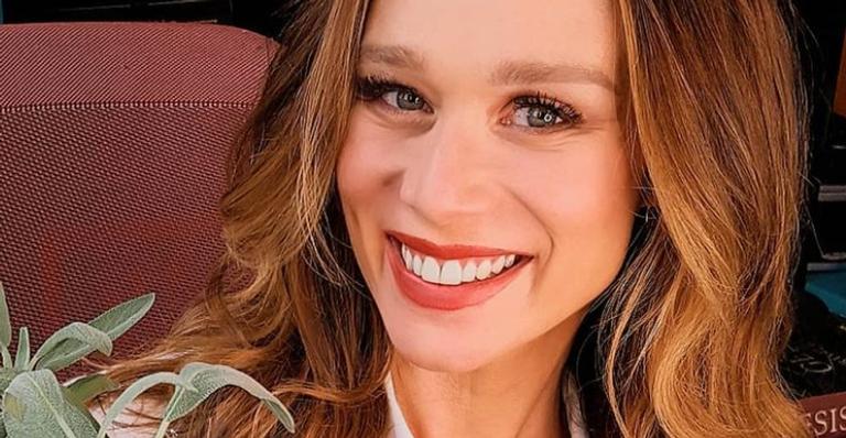 Mariana Ximenes resgata clique nas montanhas fazendo exercícios: ”Amo yogar na natureza”