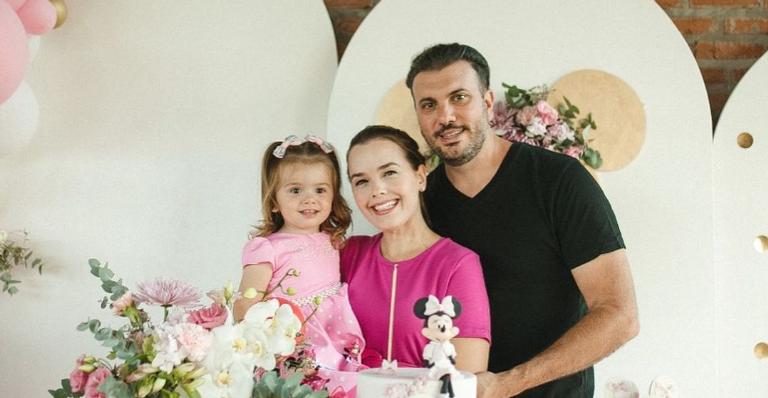 Thaeme Mariôto emociona ao relembrar perda gestacional: ”Com você me tornei mãe”